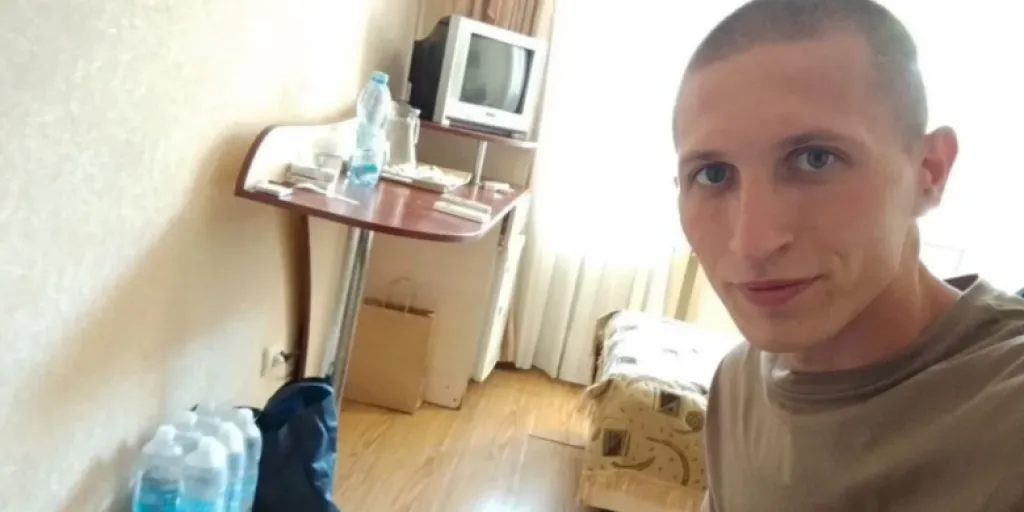 Боєць повернувся з полону разом із котом Мишком, який став для нього сім’єю