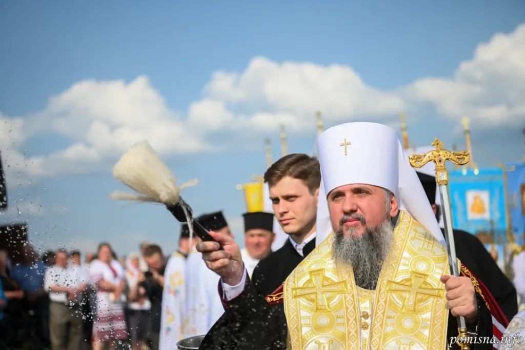 Митрополит Епіфаній відвідає Чортків: молебень за мир та вшанування Героїв