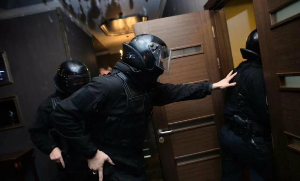 На Тернопільщині обшуки у Держгеокадастрі: підозри у масштабних земельних махінаціях