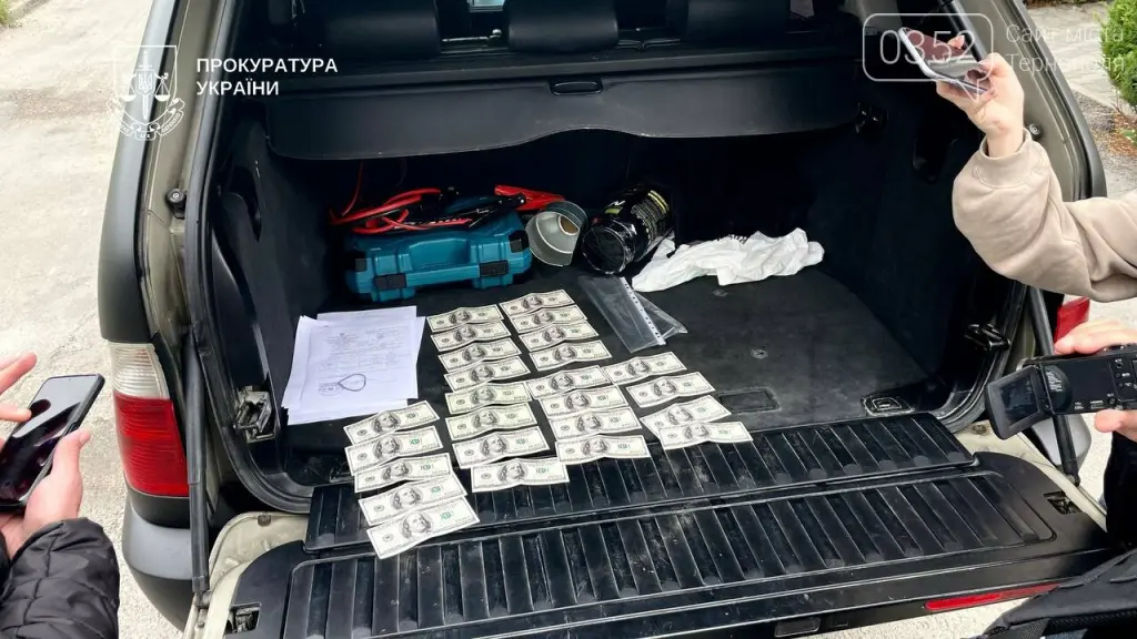 На Тернопільщині викрили екс-медика, який вимагав хабар у пораненого військового