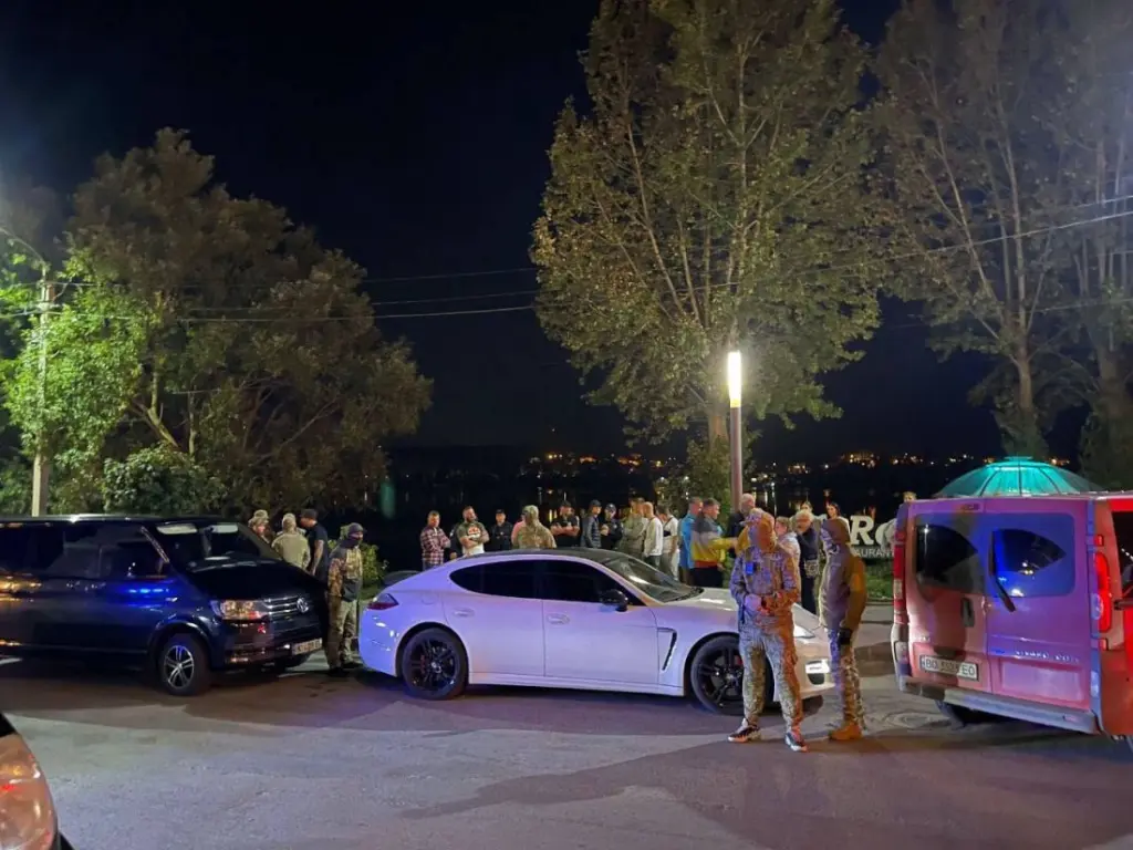 Чоловік із білого Porsche після конфлікту біля “Сфери” став військовослужбовцем