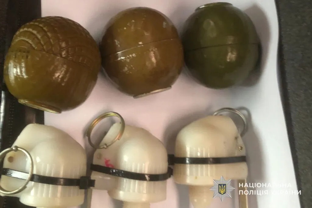 На Тернопільщині викрили чоловіка, який торгував бойовими гранатами
