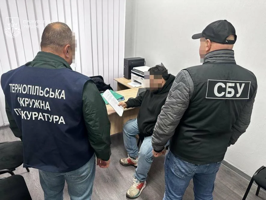 На Буковині викрили двох чоловіків, які за 11 тисяч євро обіцяли допомогти ухилянту втекти за кордон