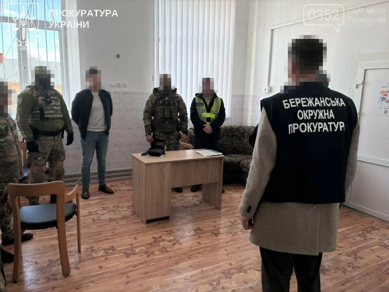 На Тернопільщині двоє завідувачів лікарні вимагали хабар від військового за проведення операції