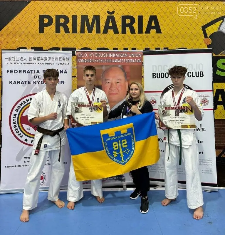Юні каратисти з Тернополя здобули срібло на міжнародних змаганнях у Румунії