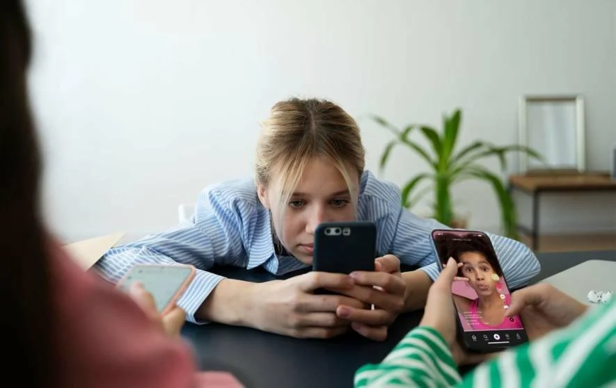 Небезпечний тренд у TikTok: підлітки в Україні вживають препарат для схуднення «Молекула»