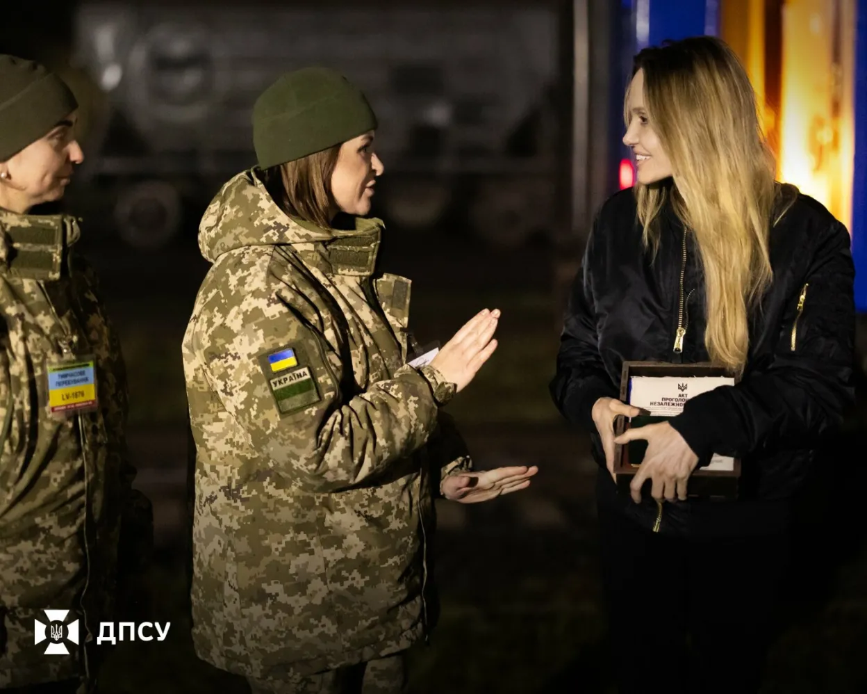 Таємнича гостя в Тернополі: жителі міста побачили двійницю Анджеліни Джолі