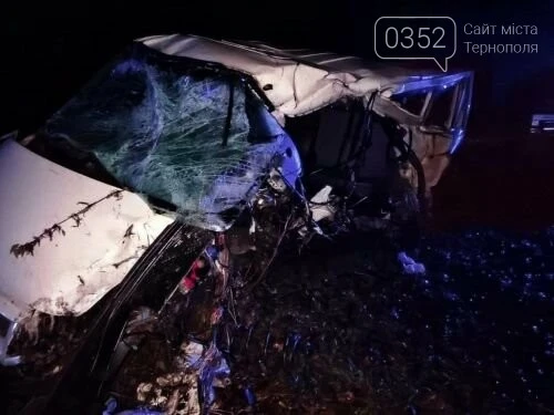 Поблизу Бучача сталася нічна ДТП: обидва водії у важкому стані