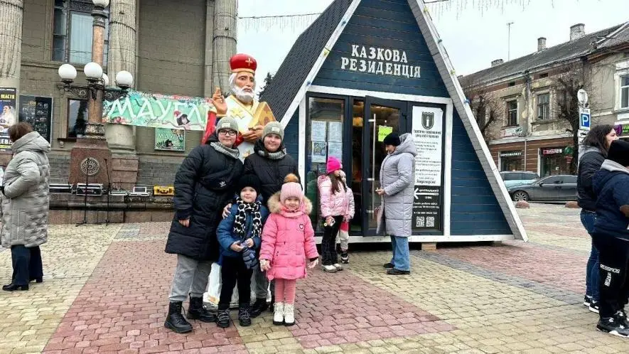 У Тернополі готують відкриття Хатинки Миколая на Театральному майдані