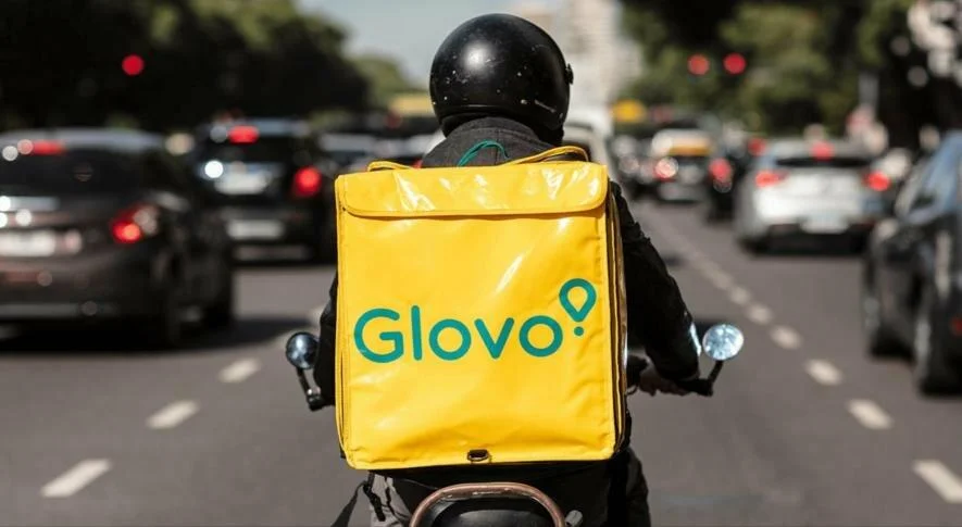 У Тернополі двоє чоловіків напали на кур’єра Glovo: поліція шукає нападників