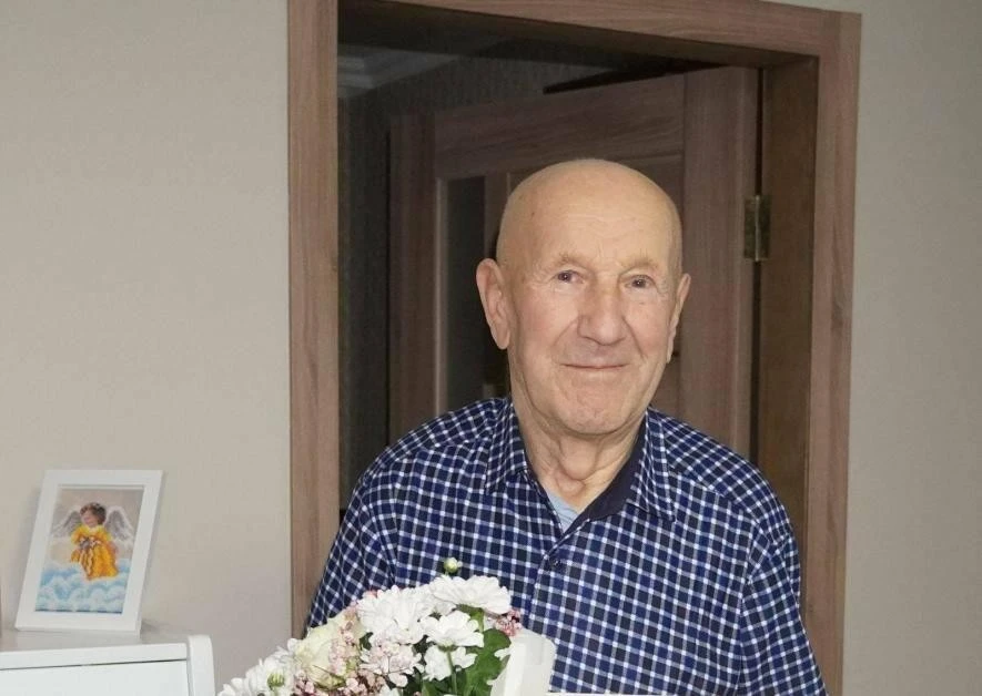 90 років сили і світла: як на Тернопільщині вшанували ювіляра, що й досі працює на городі