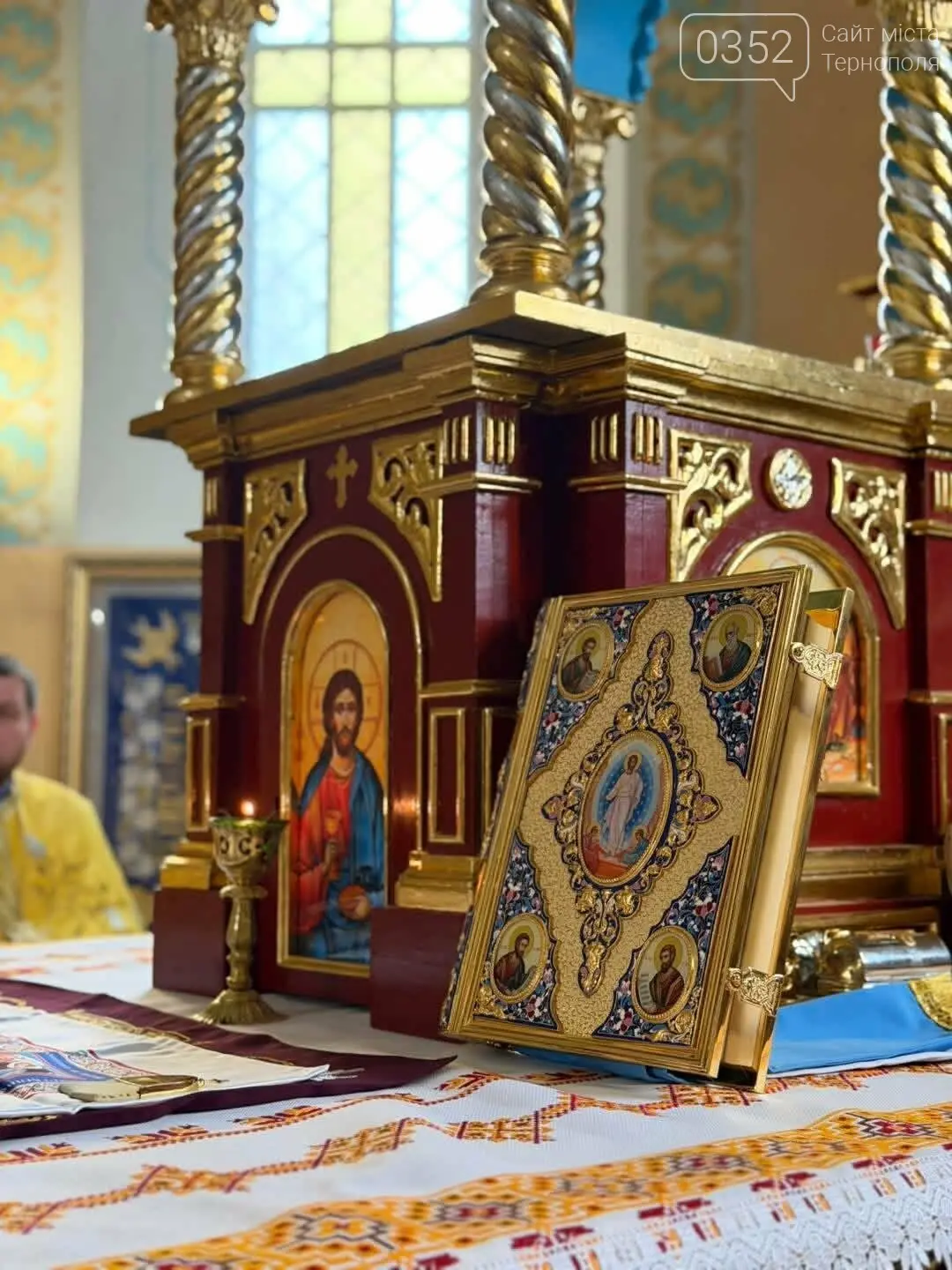 На Тернопільщині освятили престол у храмі святителя Миколая: громада об’єдналася у спільній молитві