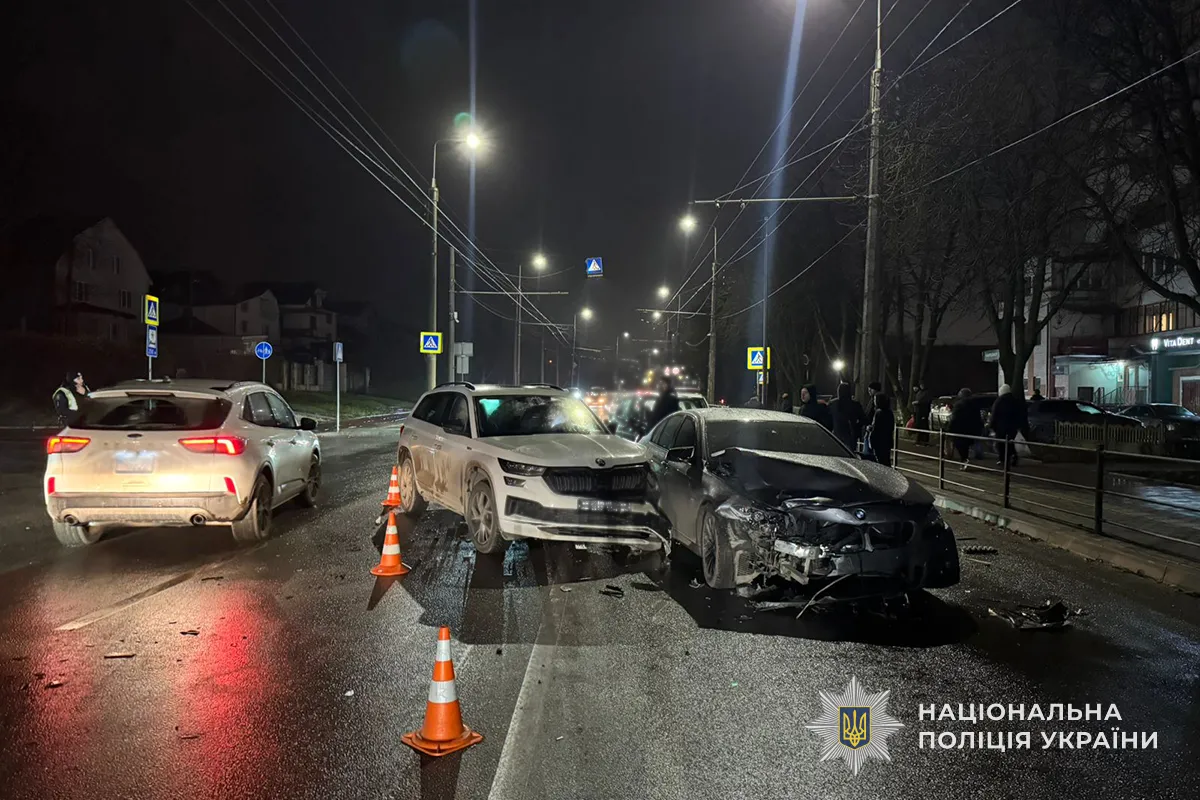 Зіткнення на вулиці Сергія Короля: у Тернополі травмувалася водійка BMW