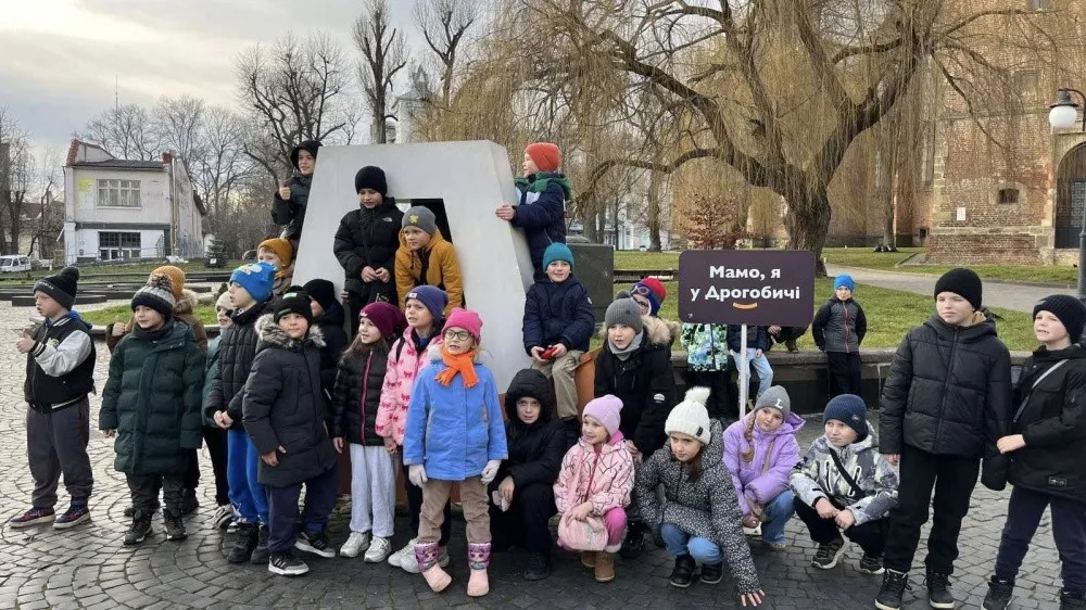 Юні плавці з Тернополя привезли з Дрогобича 13 медалей і перемогу в Західній «Аквалізі»