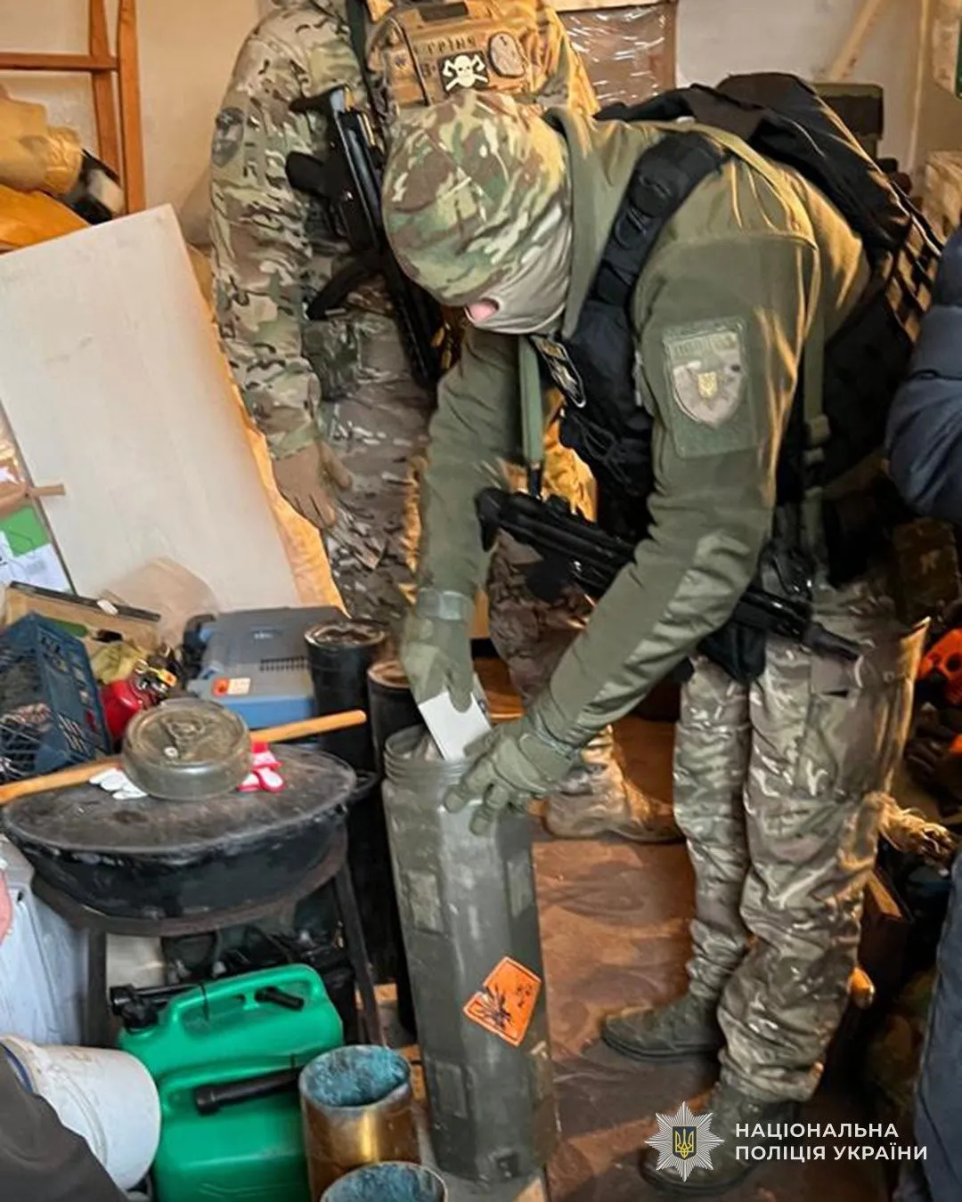 Боєприпаси в гаражі: у Тернополі затримали чоловіка за незаконне зберігання зброї