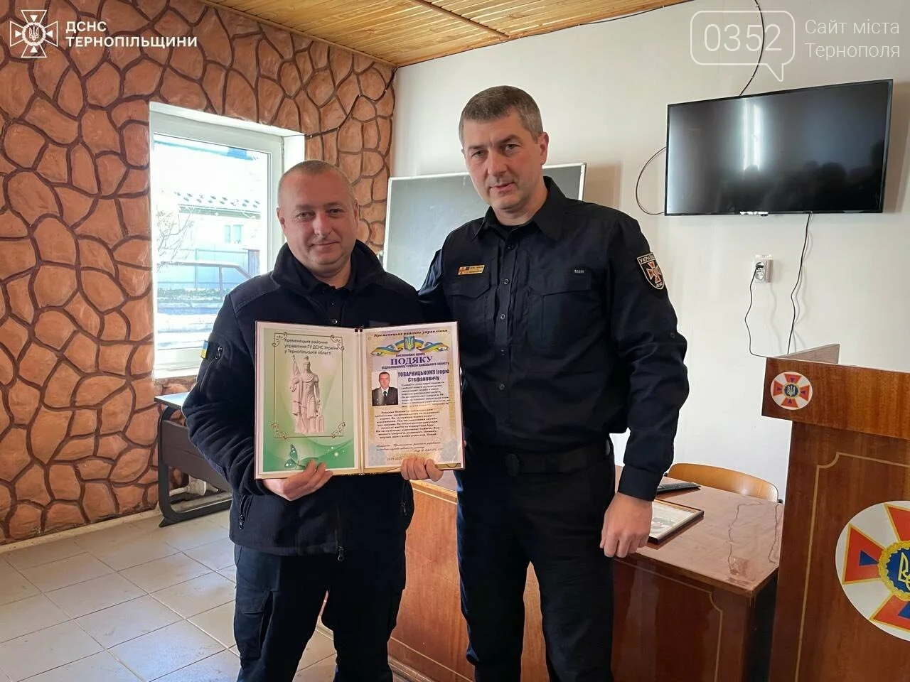 У Кременці з почестями попрощалися з підполковником ДСНС після 28 років служби