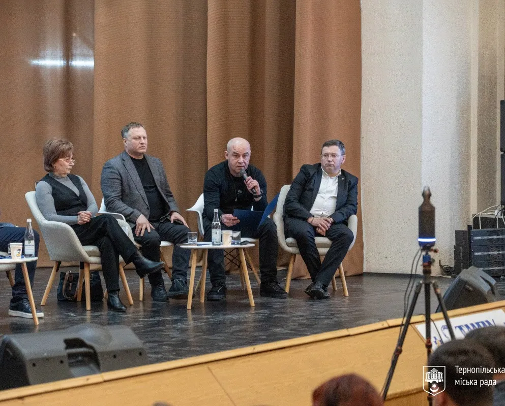 Діалог заради рішень: у Тернополі обговорили захист прав внутрішньо переміщених осіб