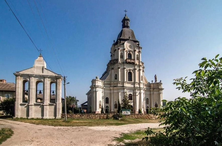 Майже королівський: як костел Святої Трійці перетворив Микулинці на маленький європейський центр