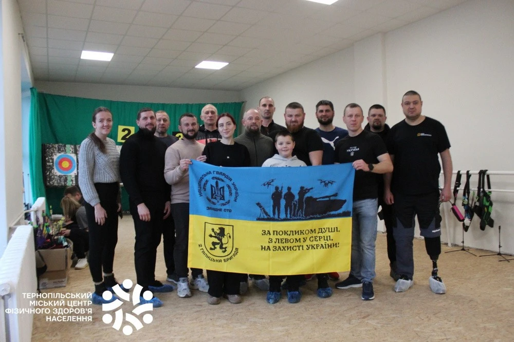 «Зимова влучність» у Тернополі: ветерани випробували себе на турнірі зі стрільби з лука