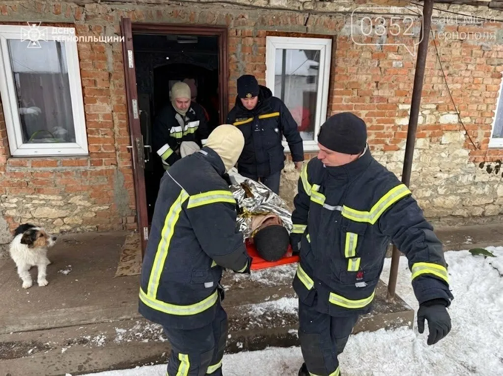 Заметені дороги і боротьба за час: рятувальники допомогли «швидкій» дістатися пацієнтів