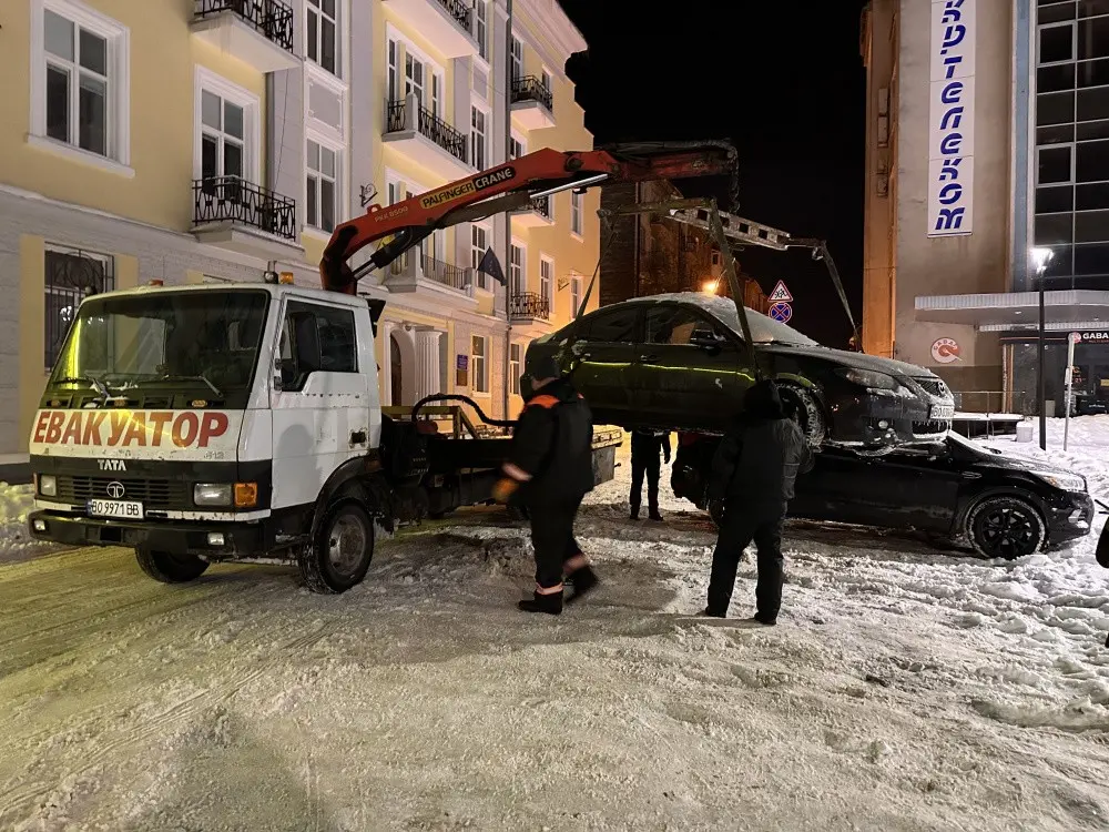 Під кригою без права на помилку: як водолази ДСНС тренуються на Тернопільському ставі
