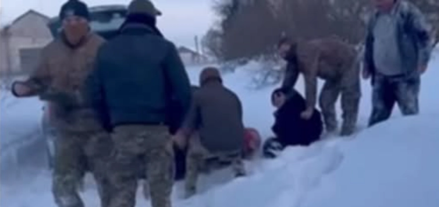 Урок пам’яті в тернопільській школі: дітям полеглого воїна вручили символічні годинники