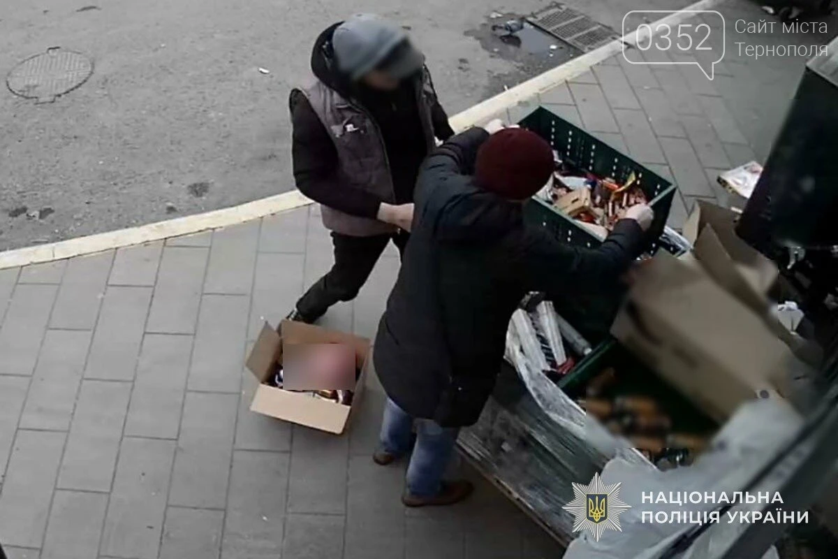 У Тернополі поліція розкрила зухвалу крадіжку біля мережевого магазину