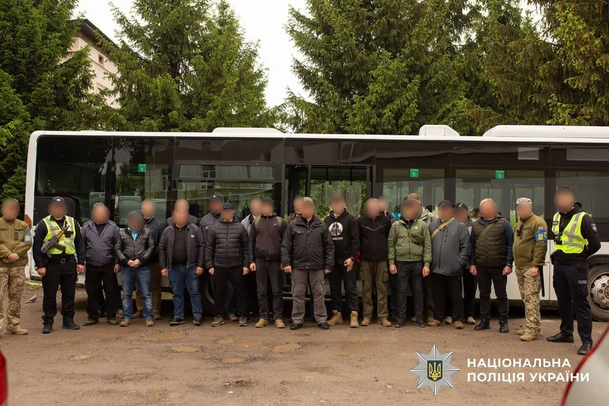 Нелегальний маршрут за валюту: справу про втечі військовозобов’язаних передали до суду