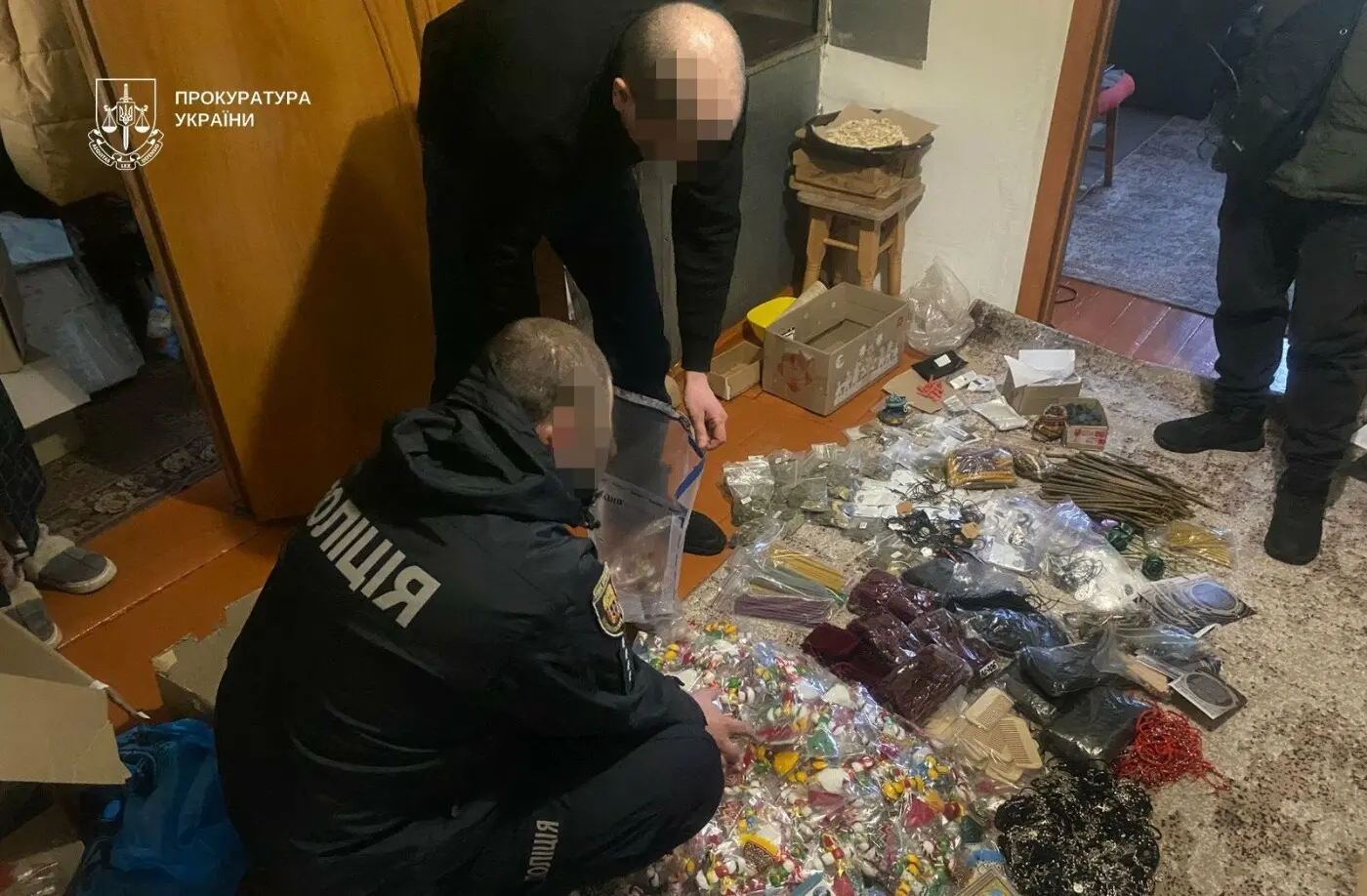 На Тернопільщині викрили масштабну аферу: «магічні» ритуали та фальшиві ліки на пів мільйона гривень