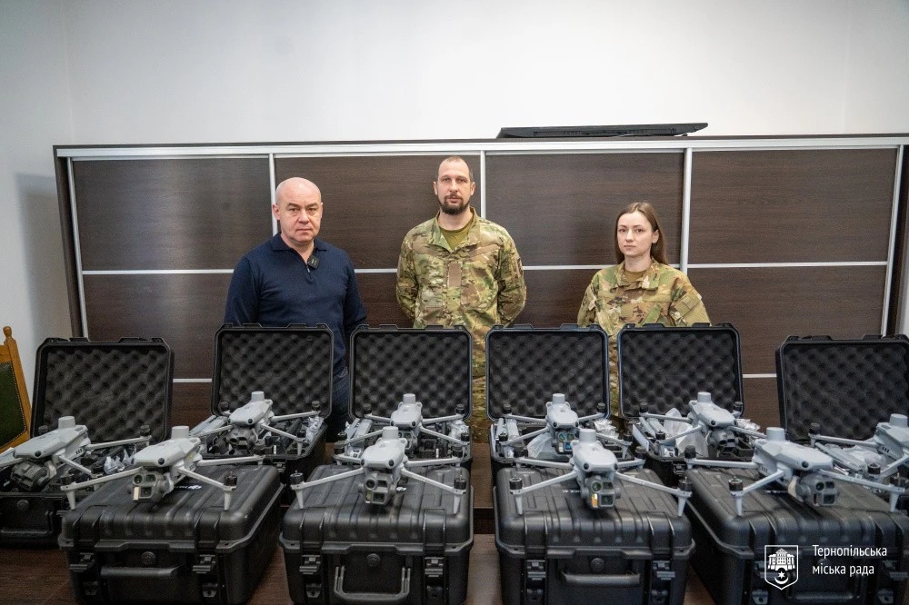 Тернопіль передав військовим партію дронів для підрозділу «Любарт»