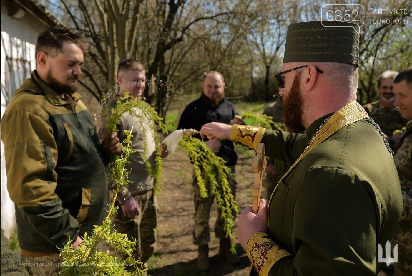 Символ надії на фронті: бійці 44-ї бригади провели обряд освячення верби