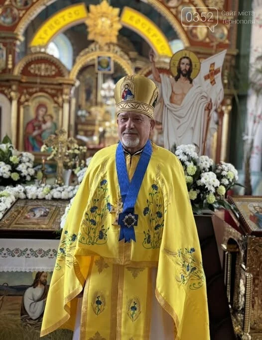 Пів століття у вівтаря: митрополит Епіфаній нагородив заслуженого священника з Тернопільщини
