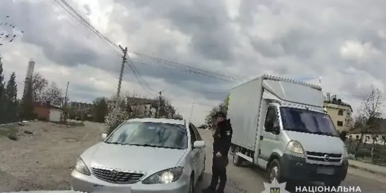 На Тернопільщині водій намагався «купити» лояльність поліції за 500 доларів США