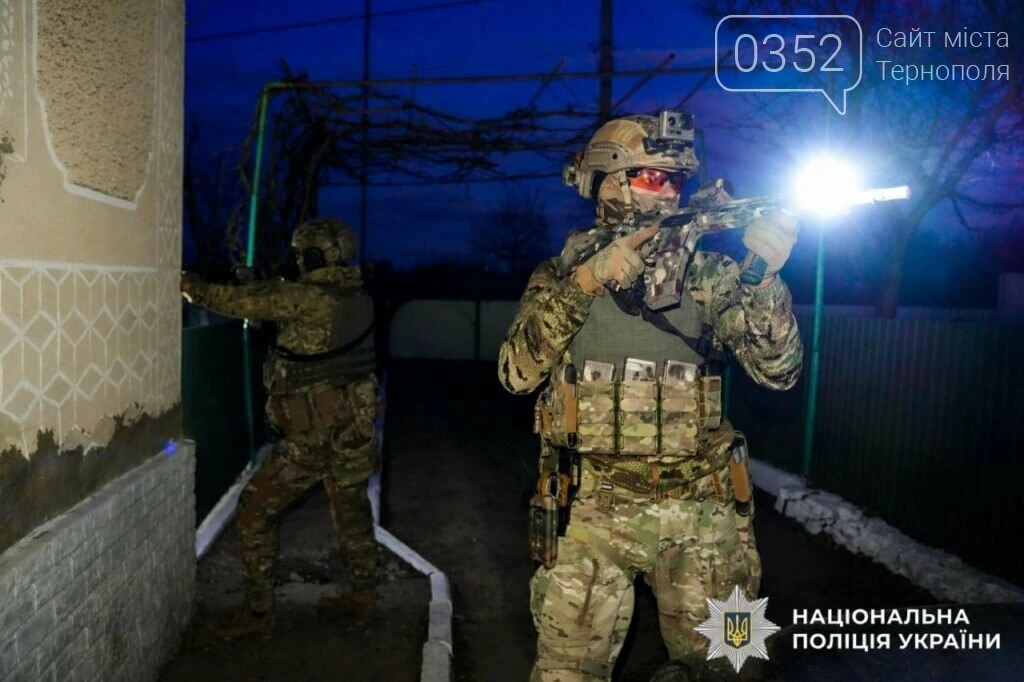 На Рівненщині розшукують озброєного стрільця після нападу на патруль