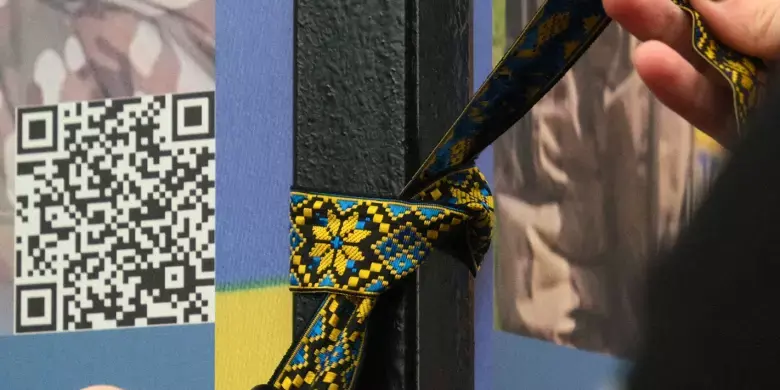 “Вишита стрічка пам’яті”: в Україні запроваджують нову традицію вшанування полеглих воїнів