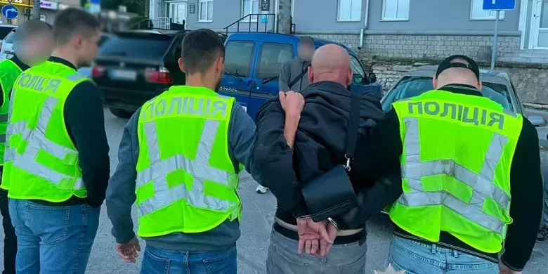 До 12 років тюрми за шантаж: на Тернопільщині затримали чоловіка, який розсилав інтимні відео знайомим жертви
